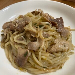 簡単♪おつまみ♪豚肉ともやしの焼きうどん